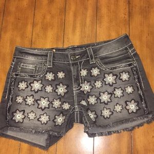 Miss Me Gray floral shorts 💕